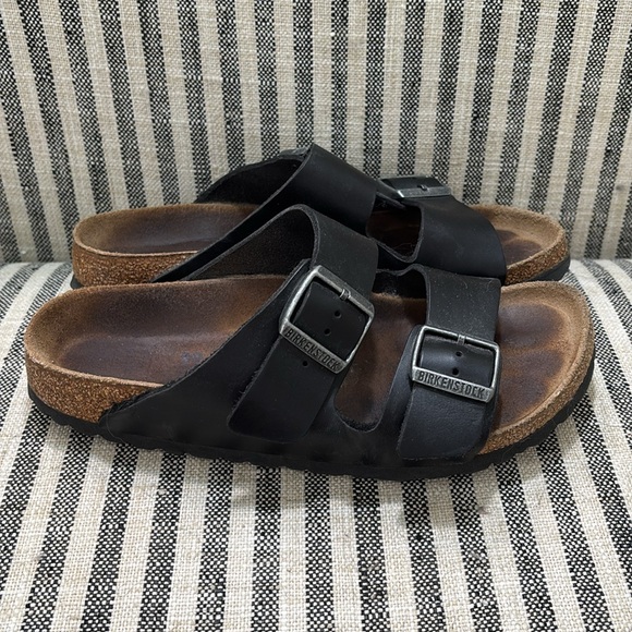 Birkenstocks- Size 39 Narrow footbed - Picture 2 of 3